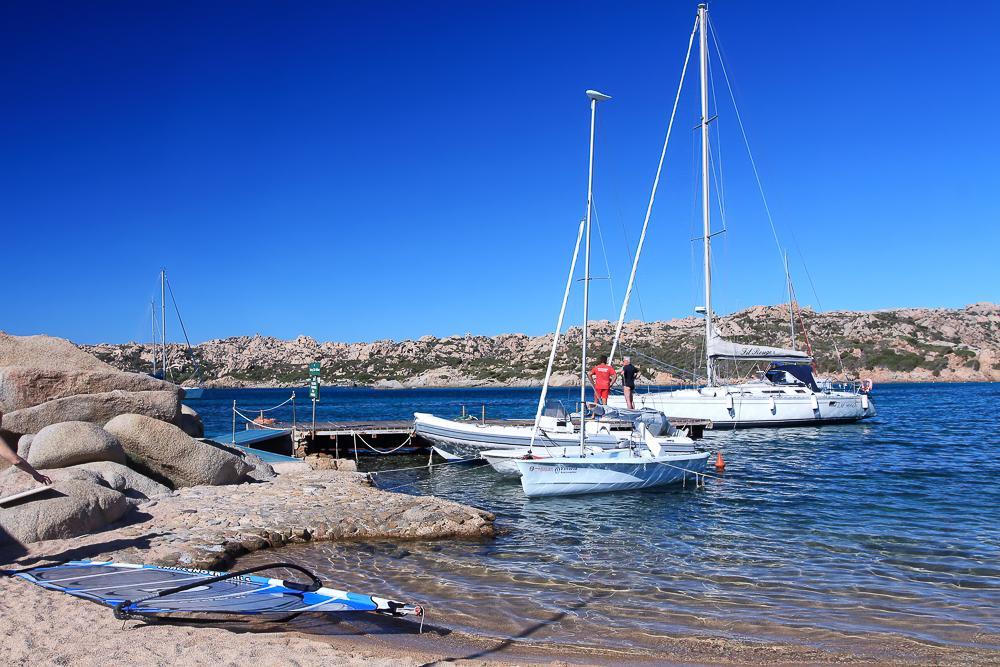 Отель Touring Club Italiano - La Maddalena Ла-Маддалена Экстерьер фото